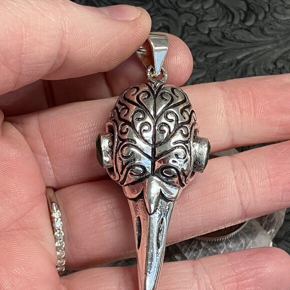 Raven or Crow Skull and Faceted Green Gem Pendant Stone Crystal Jewelry - Picture 4 of 7
